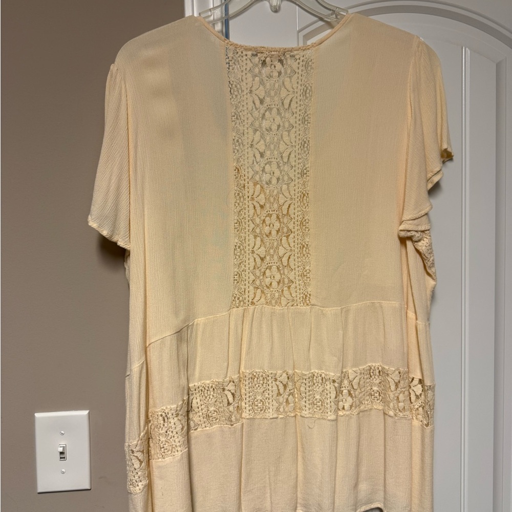 Eyeshadow Cream Lace Blouse - Picture 2 of 2